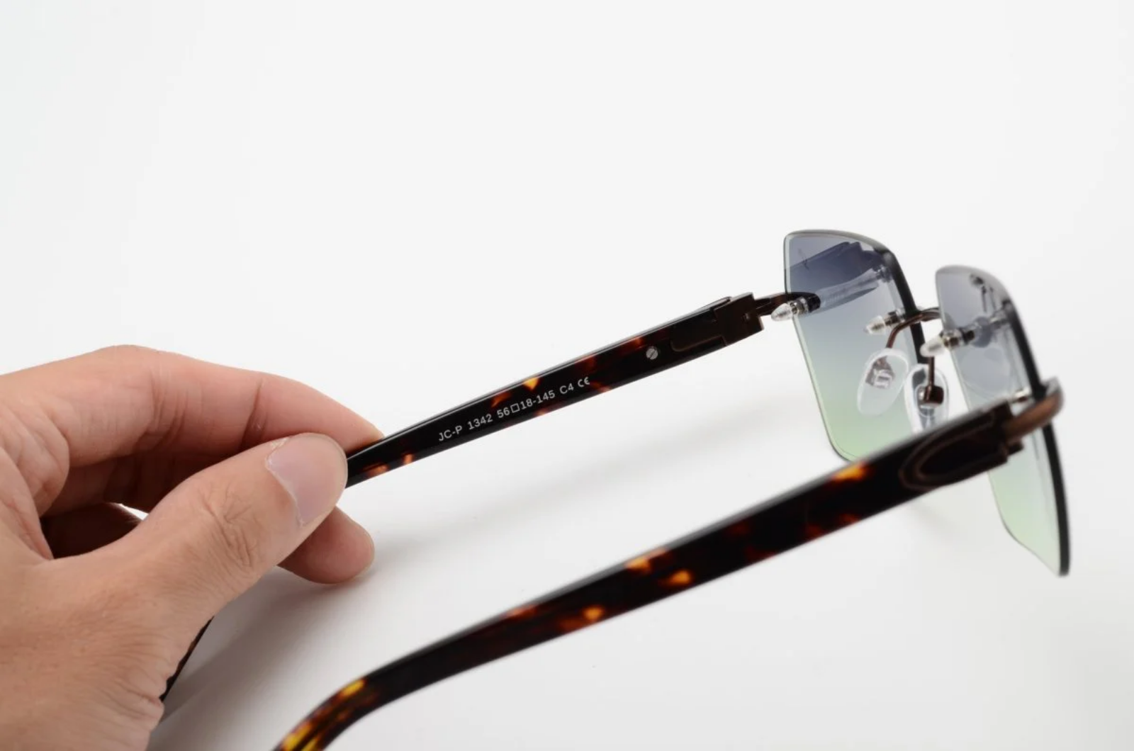 Lunettes de Soleil  hommes thumbnail 3