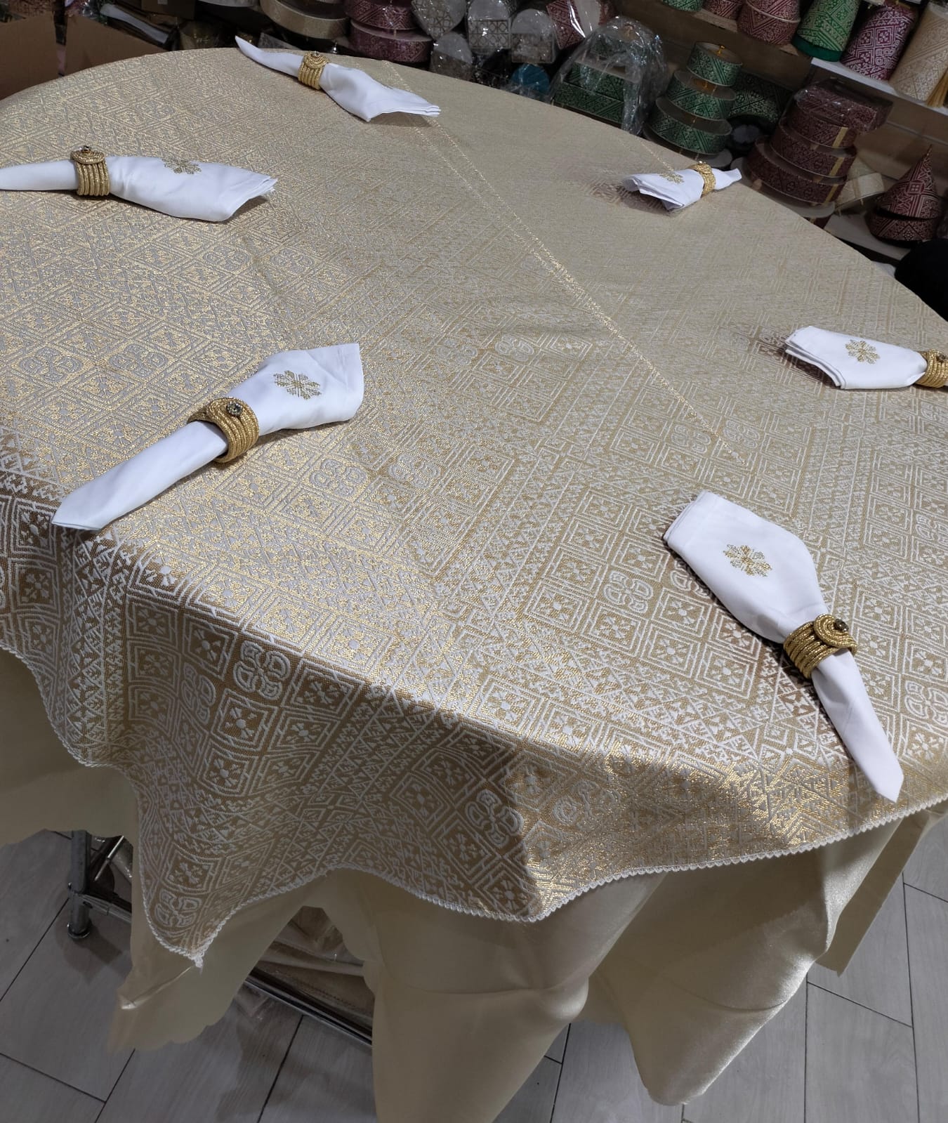 Pack khrib Nappe plus sous Nappe plus 6 Serviettes plus 6 Embrasses