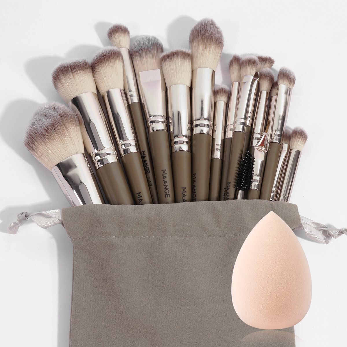18 Pieces Makeup Brush Kit