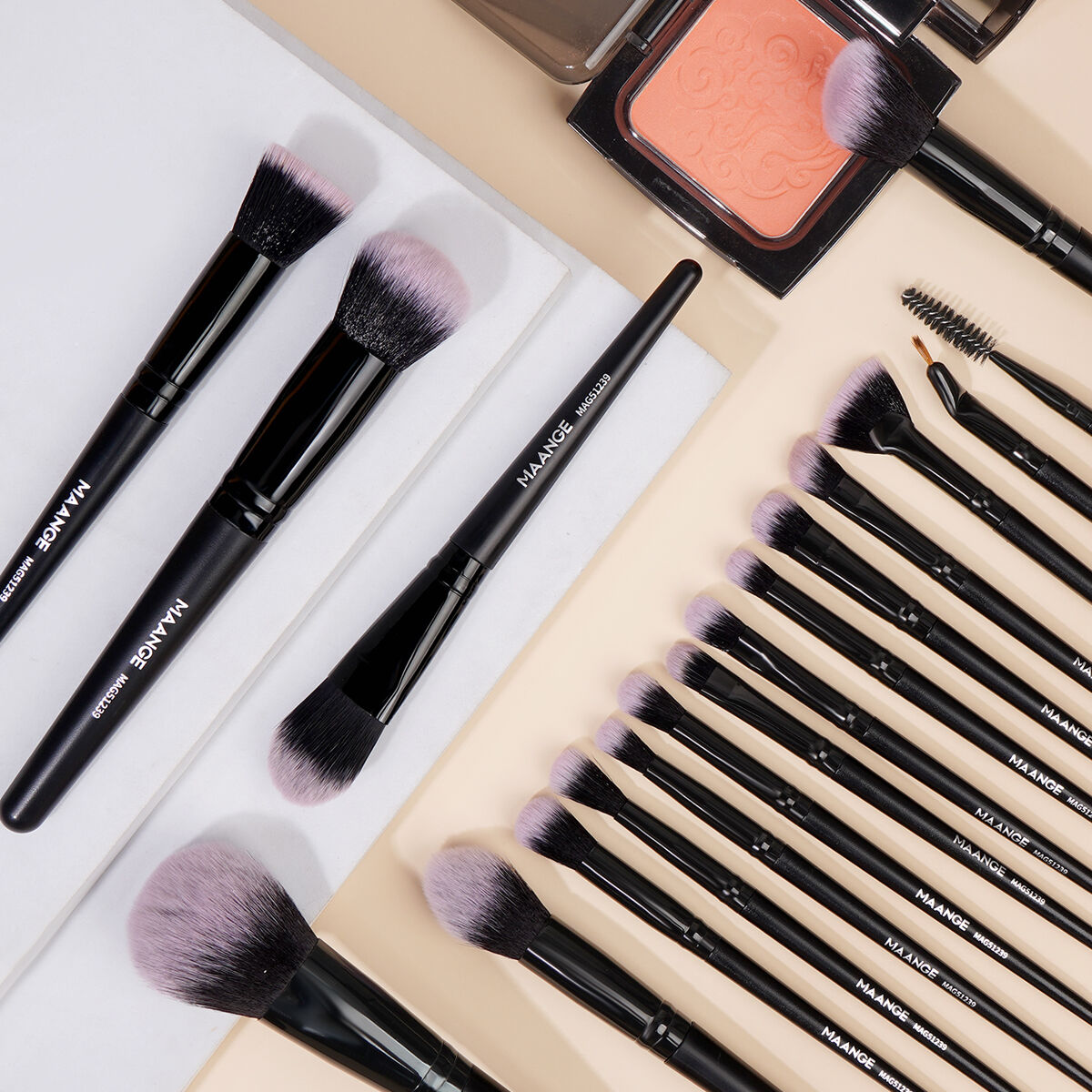 Makeup Brush Kit thumbnail 3