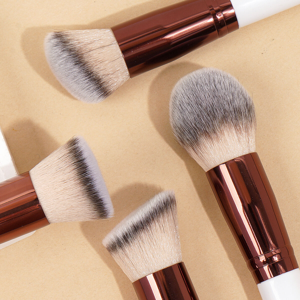 4 Pieces Makeup Brush With Box thumbnail 3