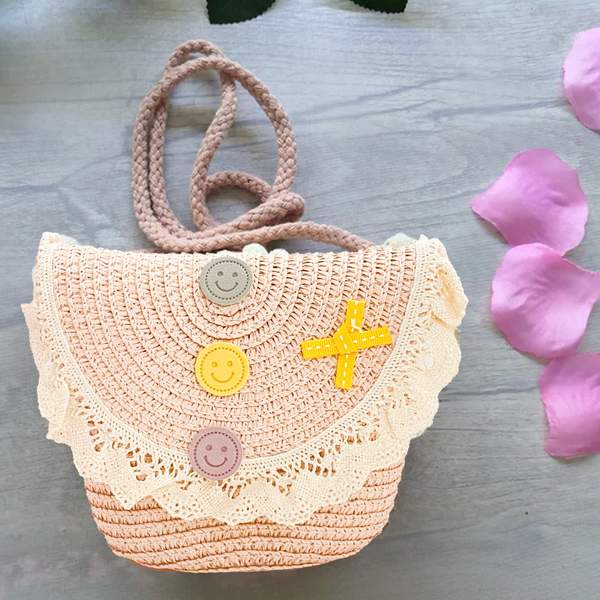 Un Petit Sac à Bandoulière en Paille