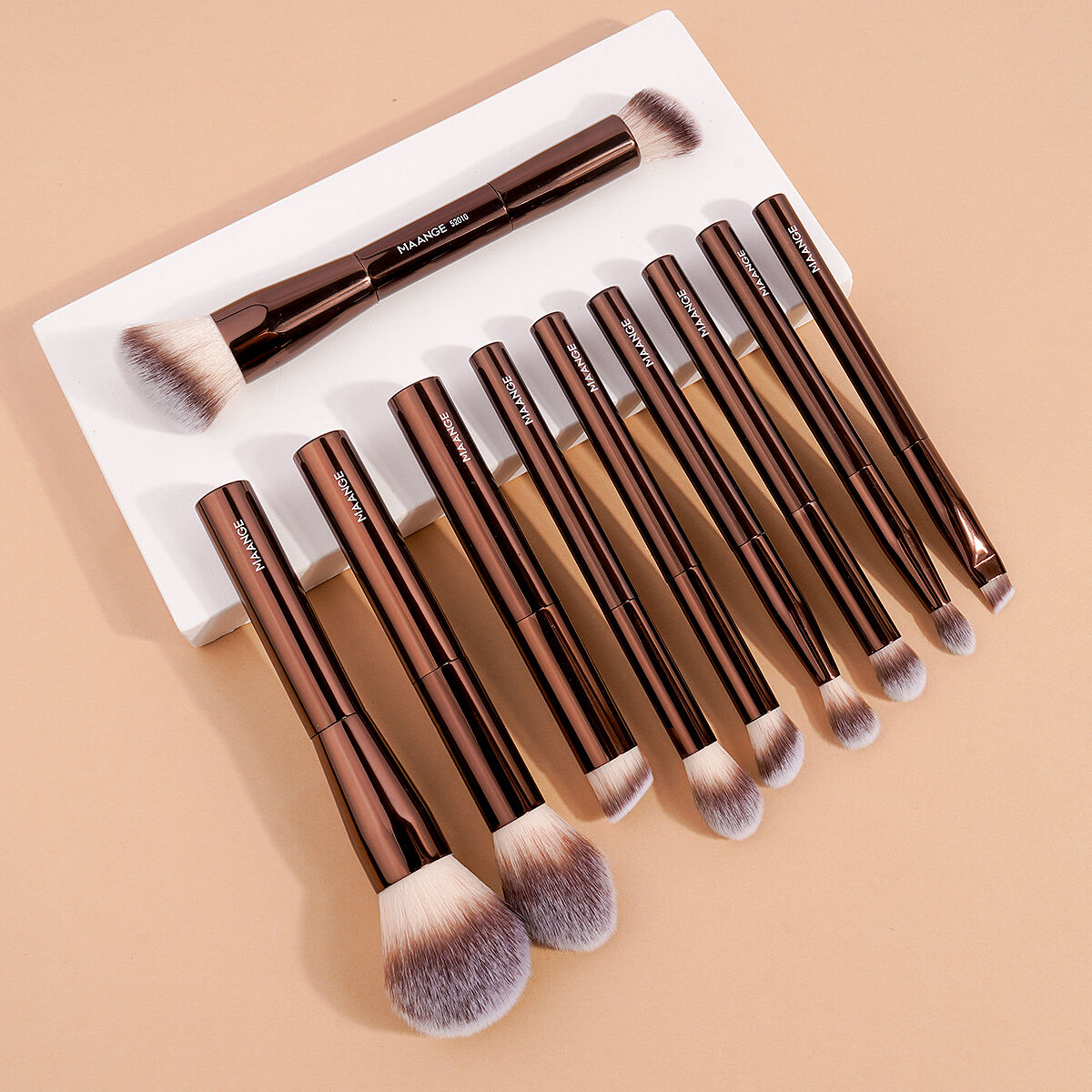 11 Makeup Brush Kit with Led Light Box thumbnail 4