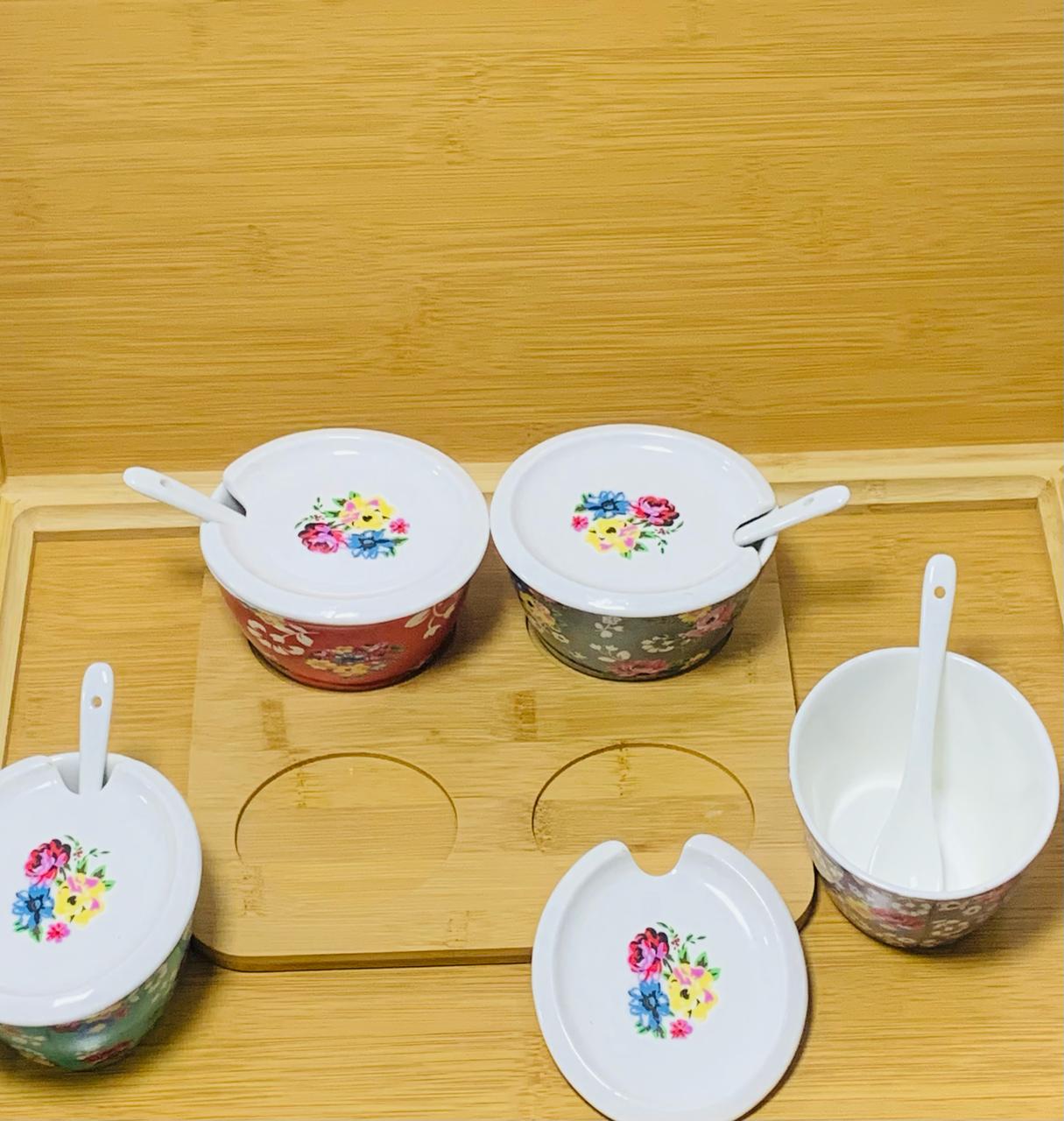 Plat a 4 Compartiments avec 4 Pots en porcelaine avec couvercle