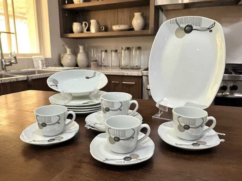 Service de Table 19 Pièces en Porcelaine de Qualité avec Motifs Colorés Compatible Lave Vaisselle