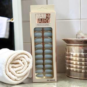 Faux ongles unicolore brillant turquoise