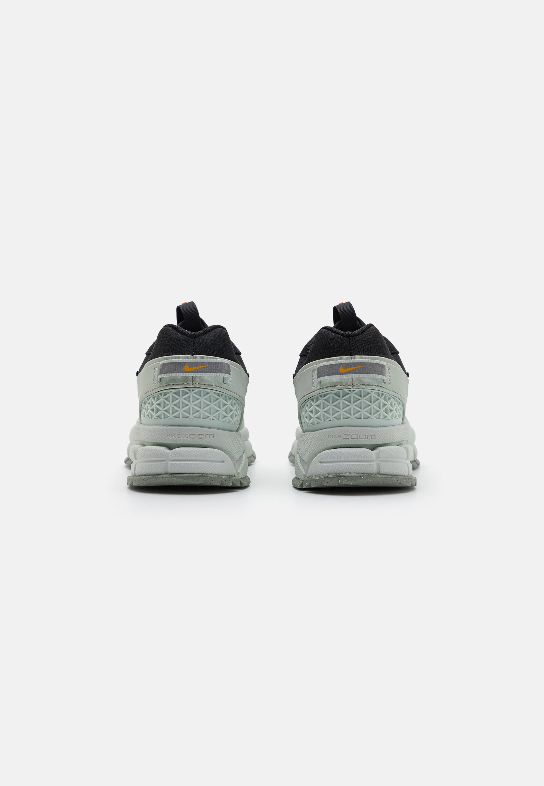 Nike Zoom Vomero Roam thumbnail 2