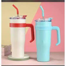 Thermos Thermique - grande Capacité XXL -Mug Inox avec Poignée et Paille -1,2 L -Garde le Froid ou Chaud 18h- ( couleurs aléatoire )
