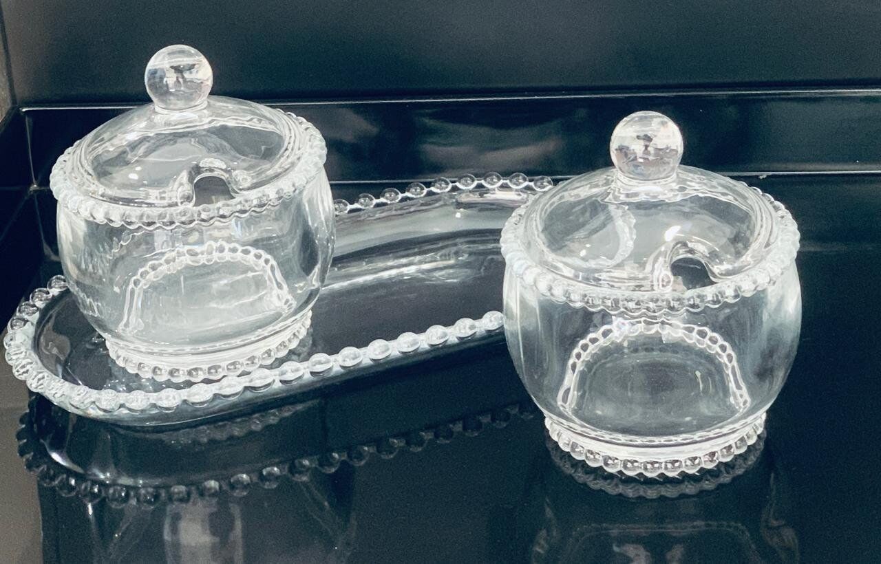 PLATEAU AVEC 2 BONBONIERES EN CRISTA PLAT REC MOD SIMPLE cristal , noble