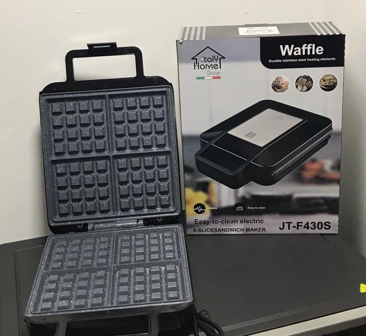 Gaufrier électrique 4 gaufrettes sous la forme d’un carré 1400W