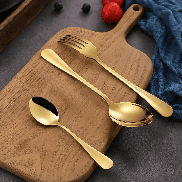 Ensemble de 18 couverts de table en acier inoxydable doré pour La Cuisine thumbnail 1