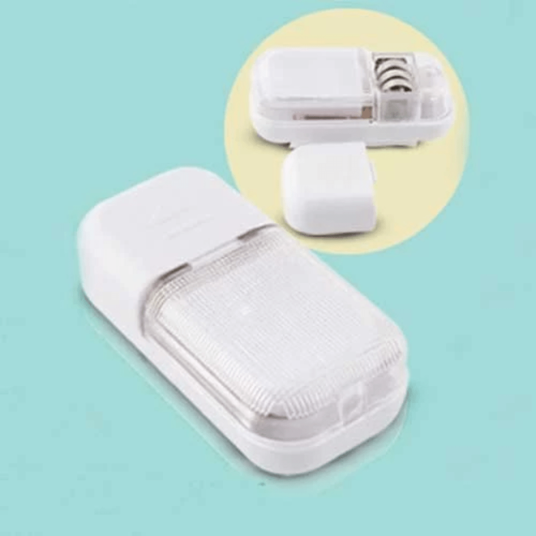 Lampe LED automatique à capteur pour placard, sans électricité, à coller partout. thumbnail 3