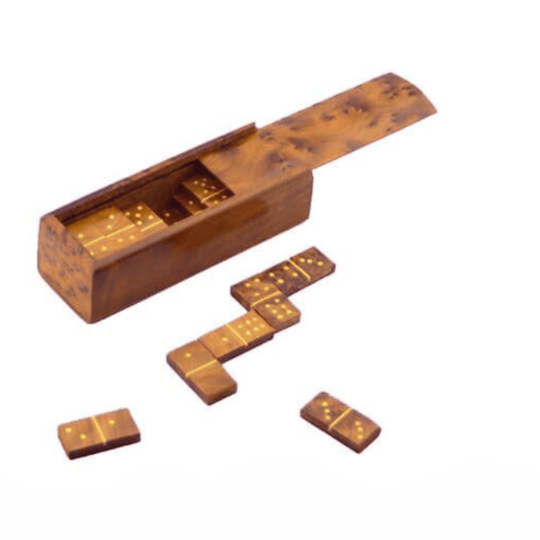 Jeu de dominos artisanal en bois de genévrier – Élégance naturelle et moment de plaisir authentique