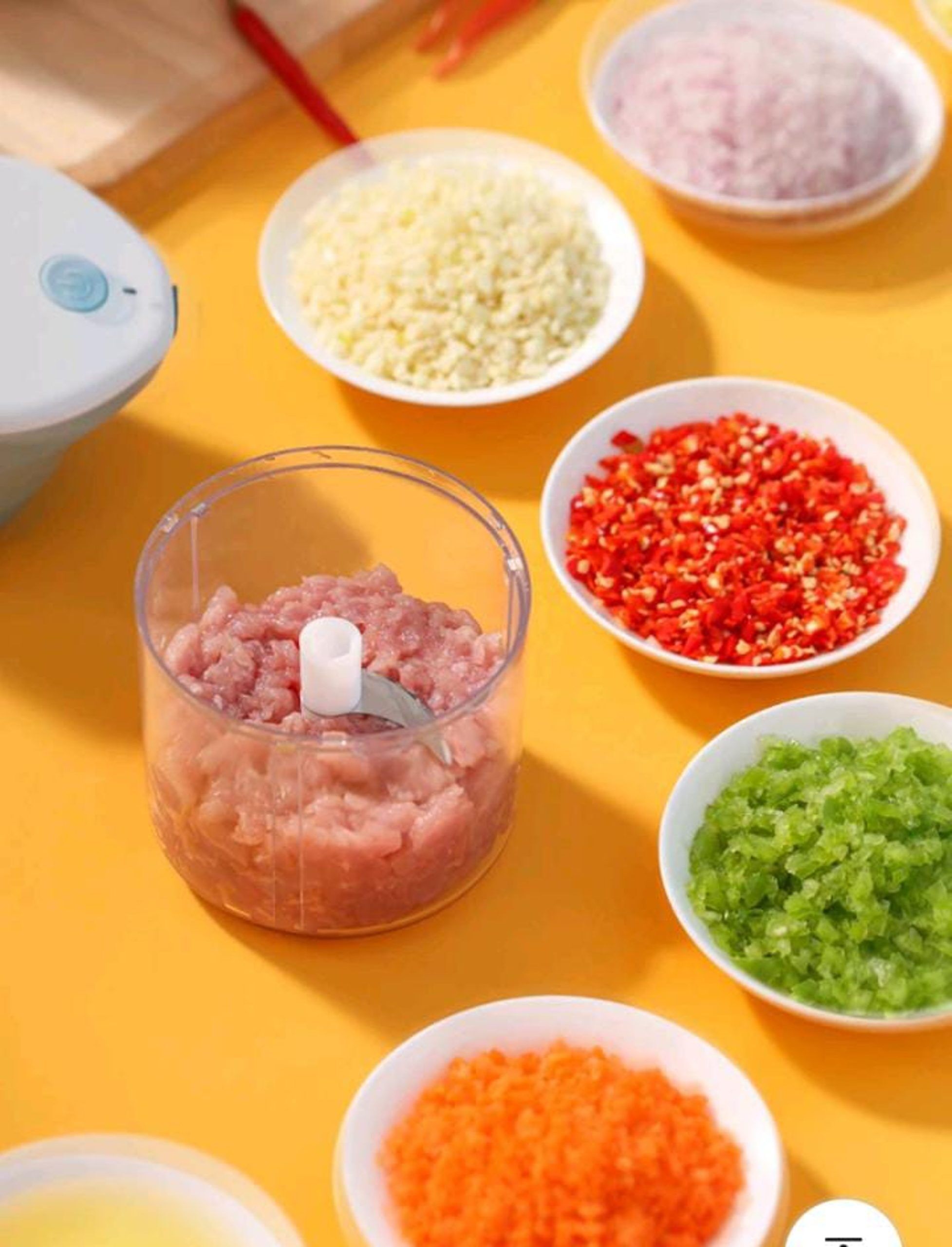 Mini Hachoir Électrique sans Fil pour Légumes et Fruits thumbnail 4