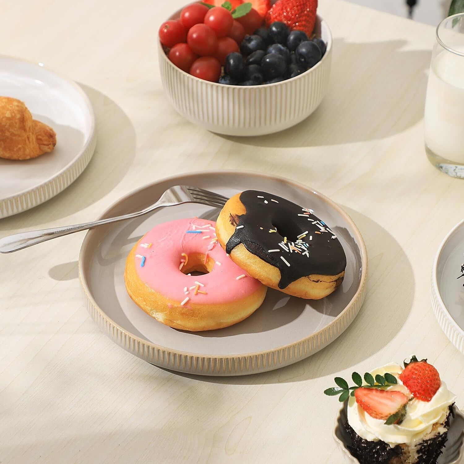 Assiettes en plastique réutilisables 15 cm pour pique-nique, camping et fête (colleur aléatoire) thumbnail 4