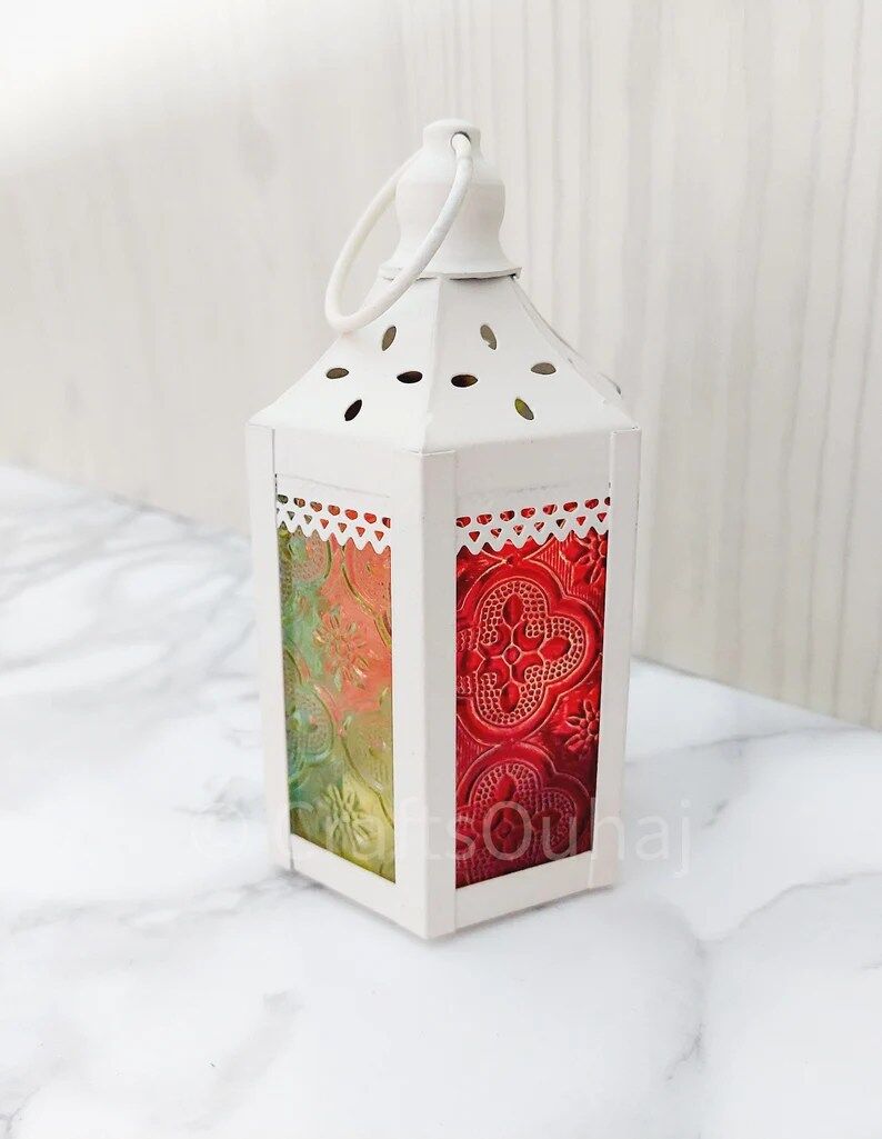 Porte-bougie marocain artisanal, décoration élégante et orientale.