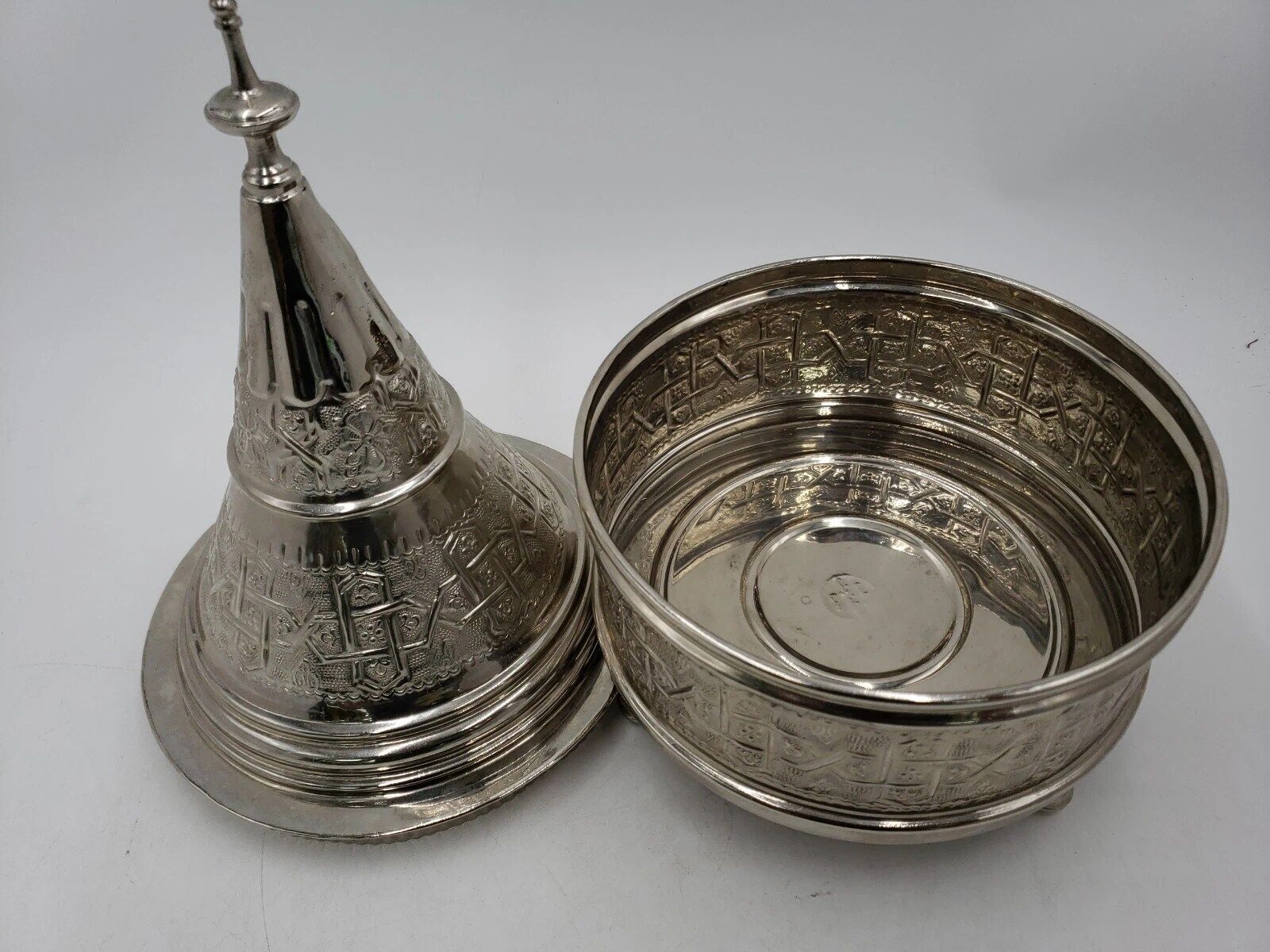 Plat marocain Tagine avec couverture plaqué argent thumbnail 4