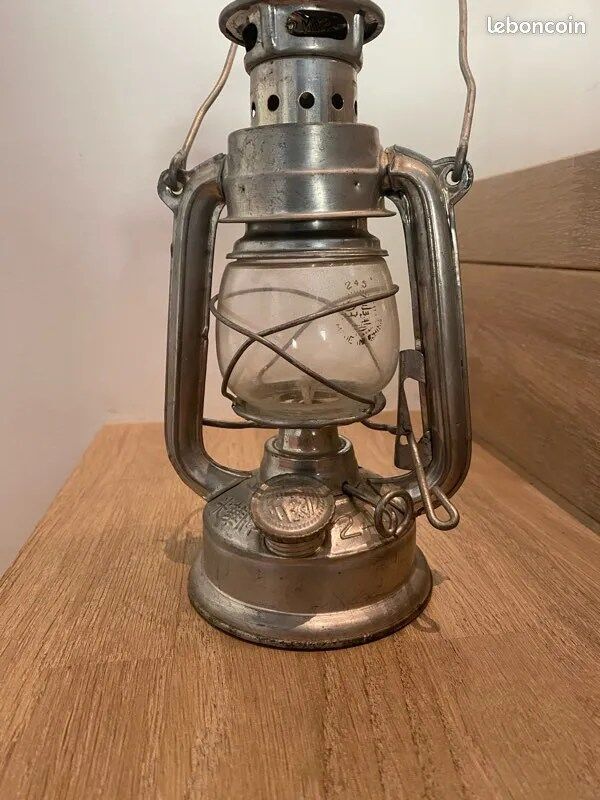 Lanterne à pétrole vintage , outil de collection ancien thumbnail 4