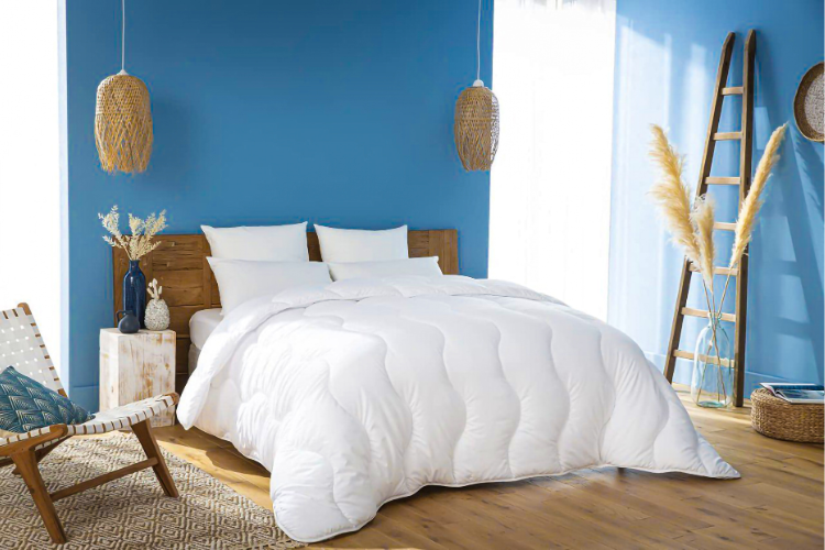 Couette Blanche En Microfibre Kasbah – Antiallergique & Douce thumbnail 3