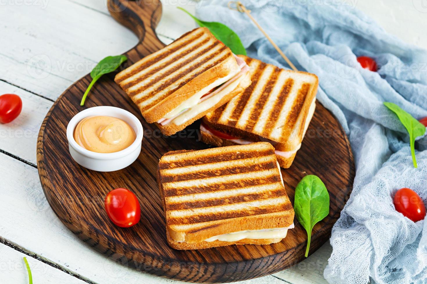 Grill électrique sans fumée Profitez d’un barbecue propre à la maison