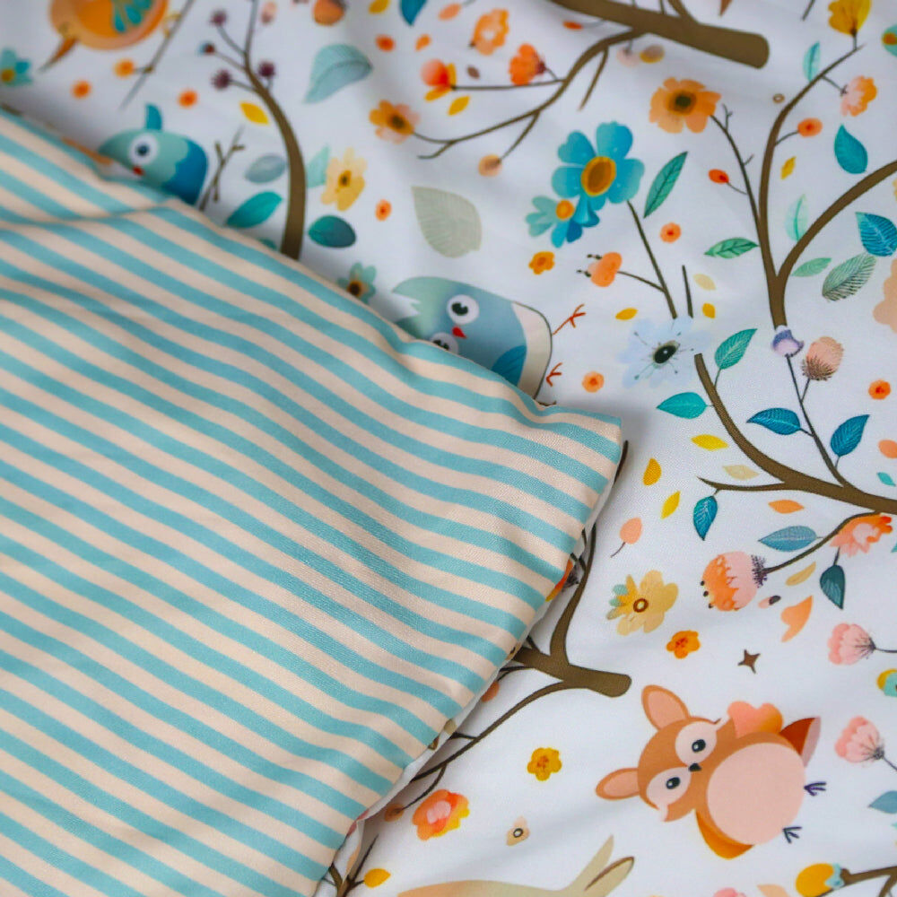 Housse de Couette Bébé Premium Double Face Bosquet Enchanté (Housse -115x130cm- + 1 Taies d’Oreiller -30x50 cm-) // Collection Berceaux de Rêves ! thumbnail 4