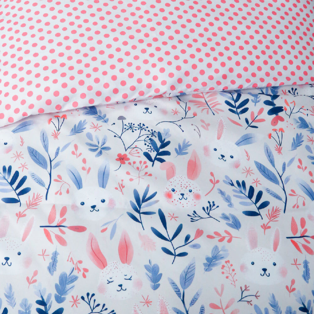 Housse de Couette Bébé Premium Double Face Câlins Lapins (Housse -115x130cm- + 1 Taies d’Oreiller -30x50 cm-)