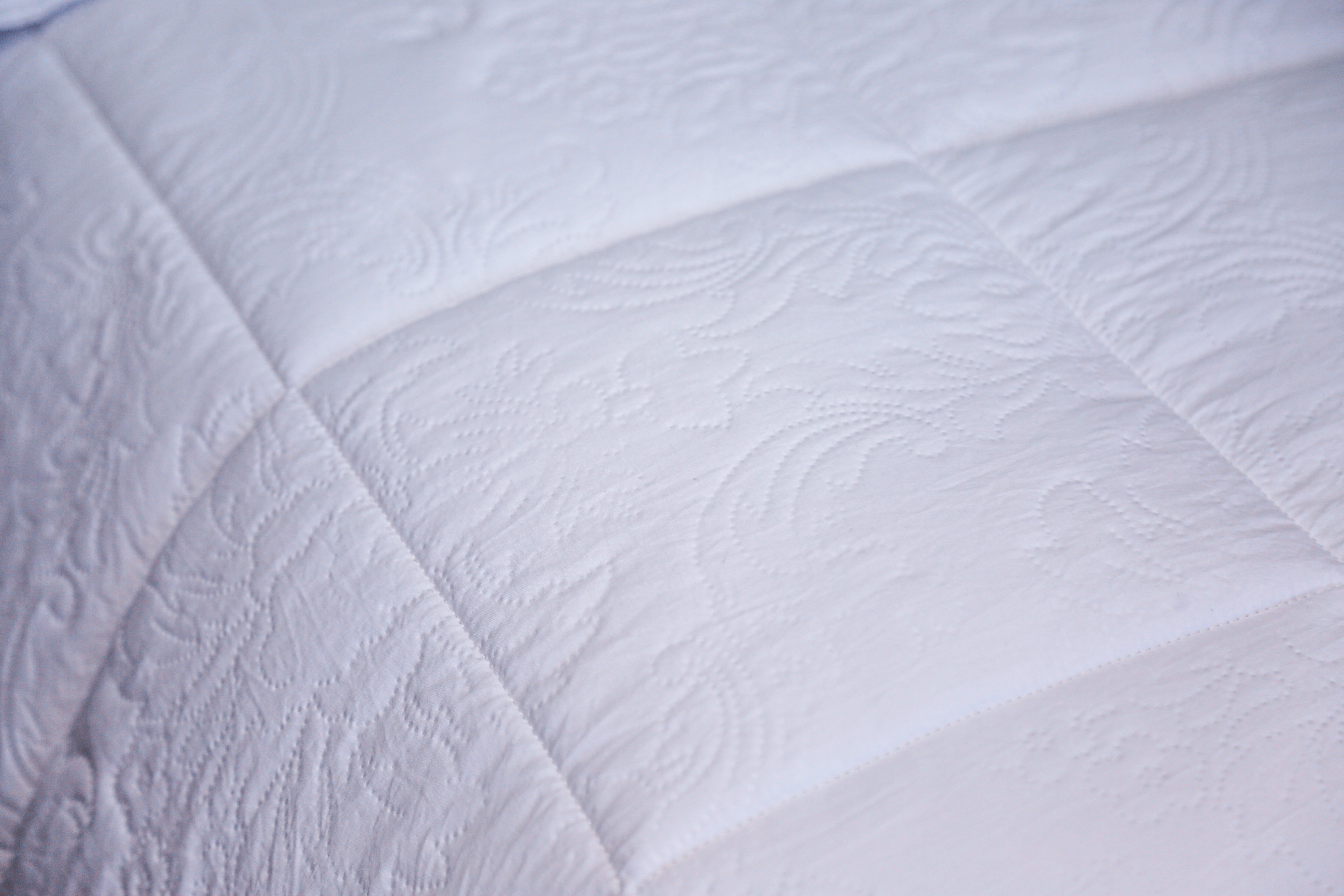 Couette Blanche Iberia (PREMIUM) - Chaude C°+++ & Antiallérgique thumbnail 4