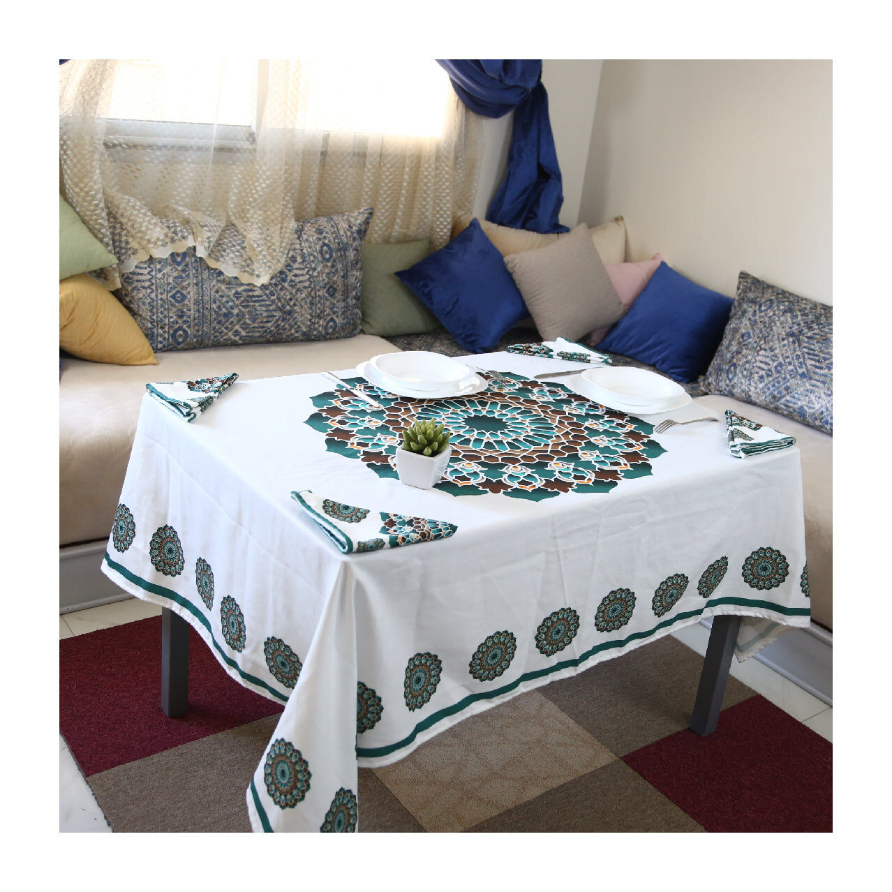 Nappe Élégante pour une Table Festive thumbnail 3