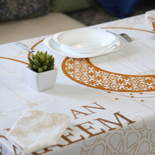 Nappe Élégante Pour Une Table Festive - Éclat Du Ramadan