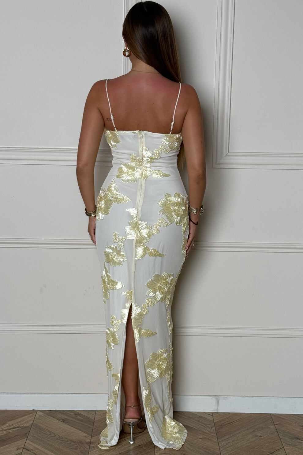 Robe élégante en tulle brodé