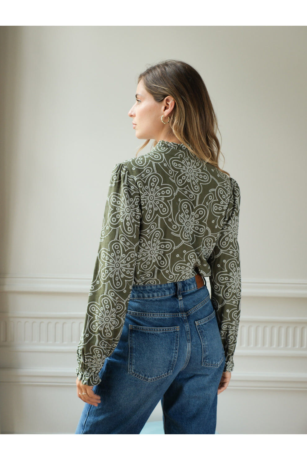 Blouse imprimé floral graphique col volanté thumbnail 3