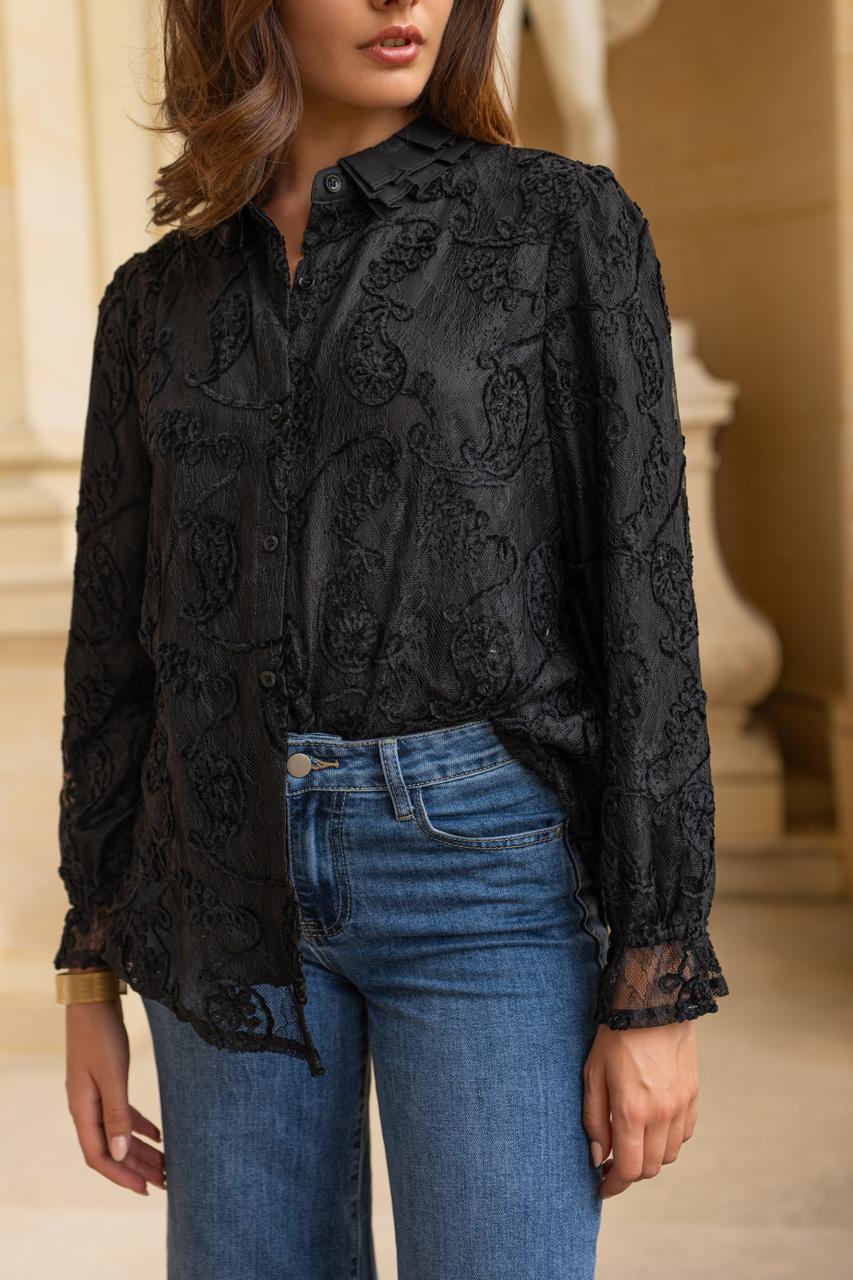 Chemise col froufrou en dentelle effet velours