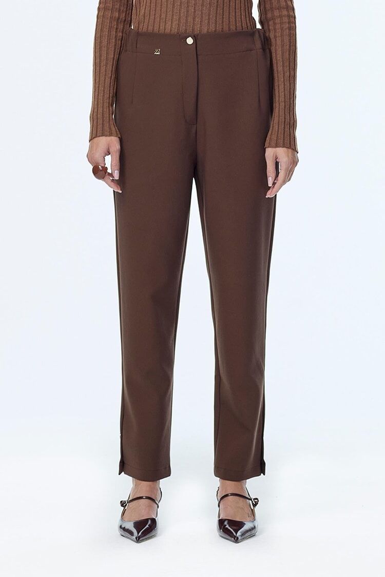 Pantalon cigarette à taille élastique et boutons