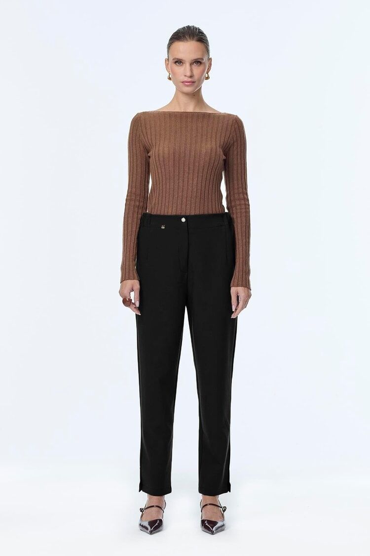 Pantalon cigarette à taille élastique et boutons thumbnail 3