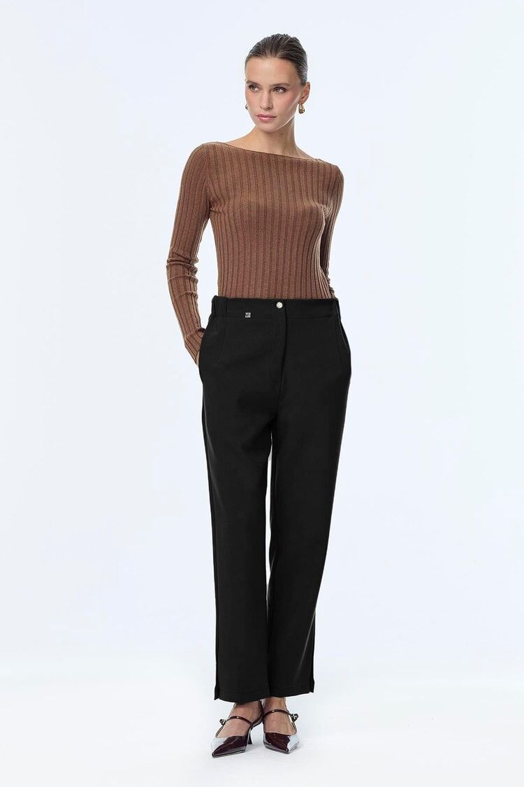 Pantalon cigarette à taille élastique et boutons thumbnail 4