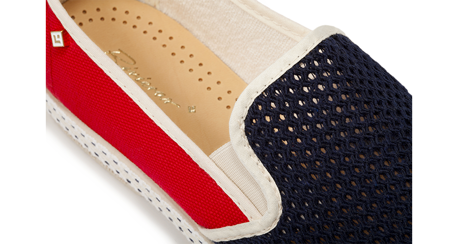 Chaussures couleur marine et rouge