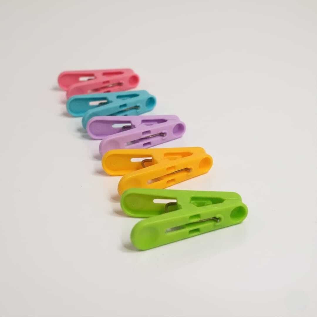 Lot de Pinces à Linge en Plastique Multicolores – Résistantes et Pratiques (50 pièces) Multicoores thumbnail 3