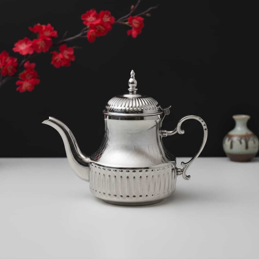 Théière Marocaine en Inox Inoxydable Argentée – Design Traditionnel et Élégant 1,2l thumbnail 1