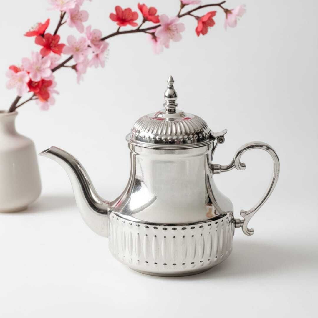 Théière Marocaine en Inox Inoxydable Argentée – Design Traditionnel et Élégant 1,2l thumbnail 3