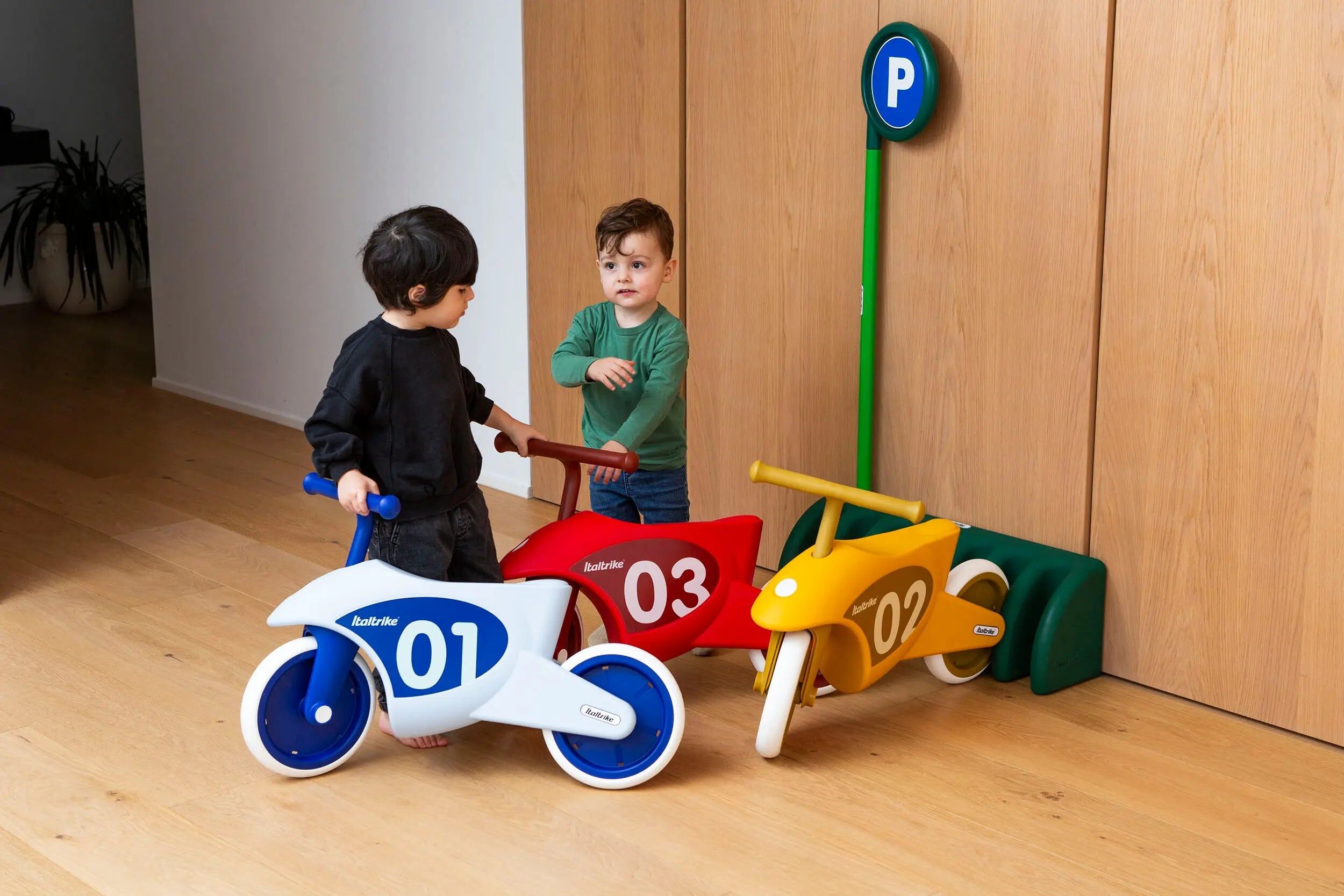 VALENTINO MINIEOLO thumbnail 3