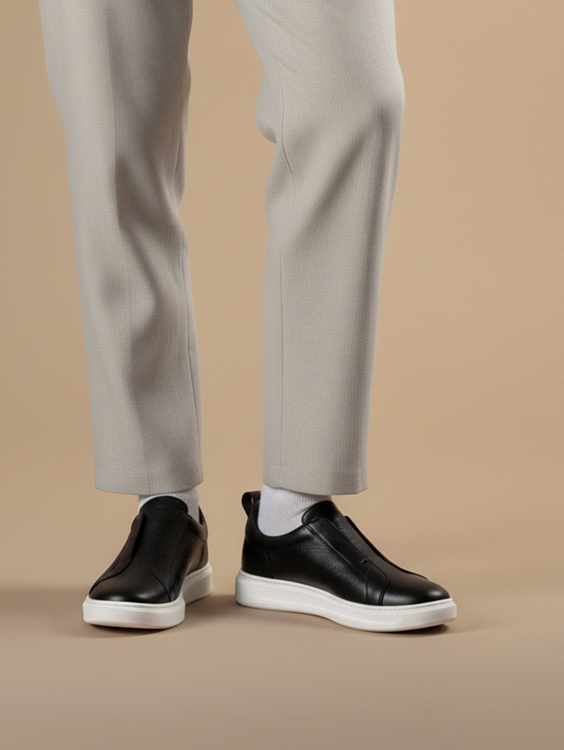 Sneaker À Enfiler En Cuir Noir thumbnail 3