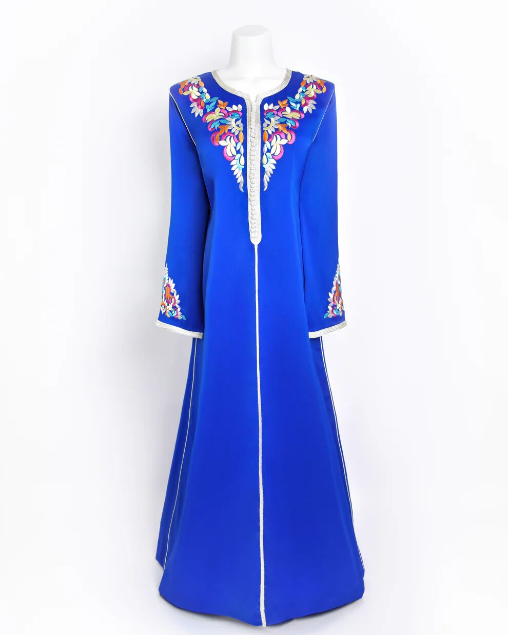 Caftan en crêpe de soie bleu
