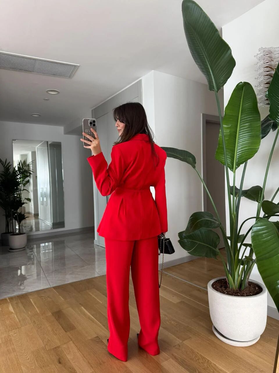 Ensemble Tailleur – Blazer Cintrée Ceinturée & Pantalon Fluide Taille Haute thumbnail 4