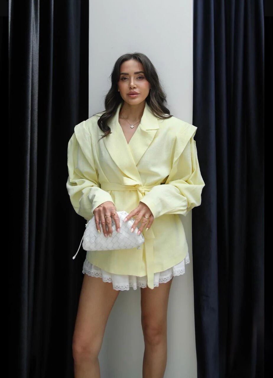 Blazer Ceinturé À Épaules Structurées Jaune