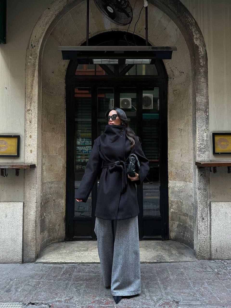 Manteau Mi-long Ceinturé Avec Col Montant