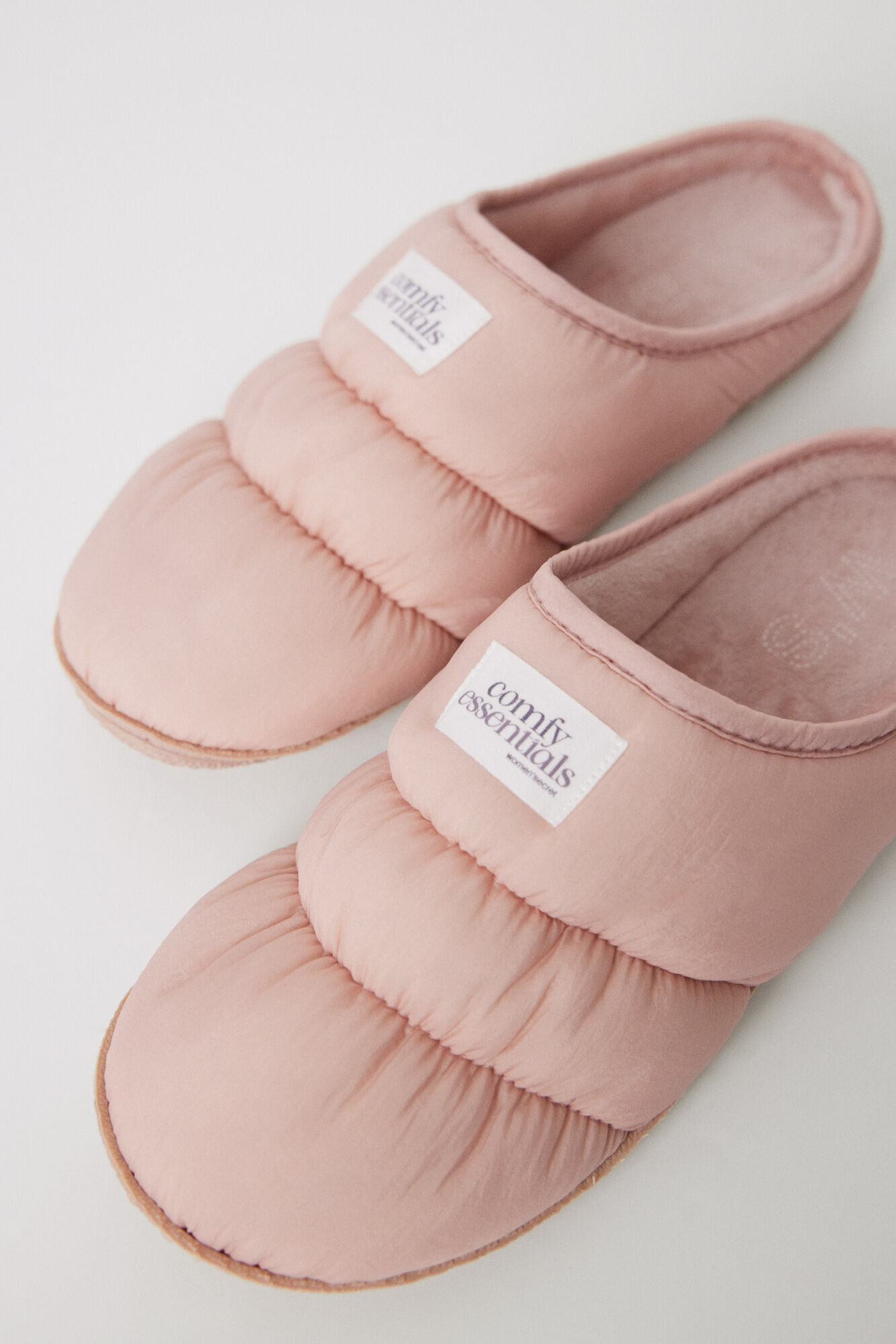 Chaussons en nylon rembourré rose thumbnail 2