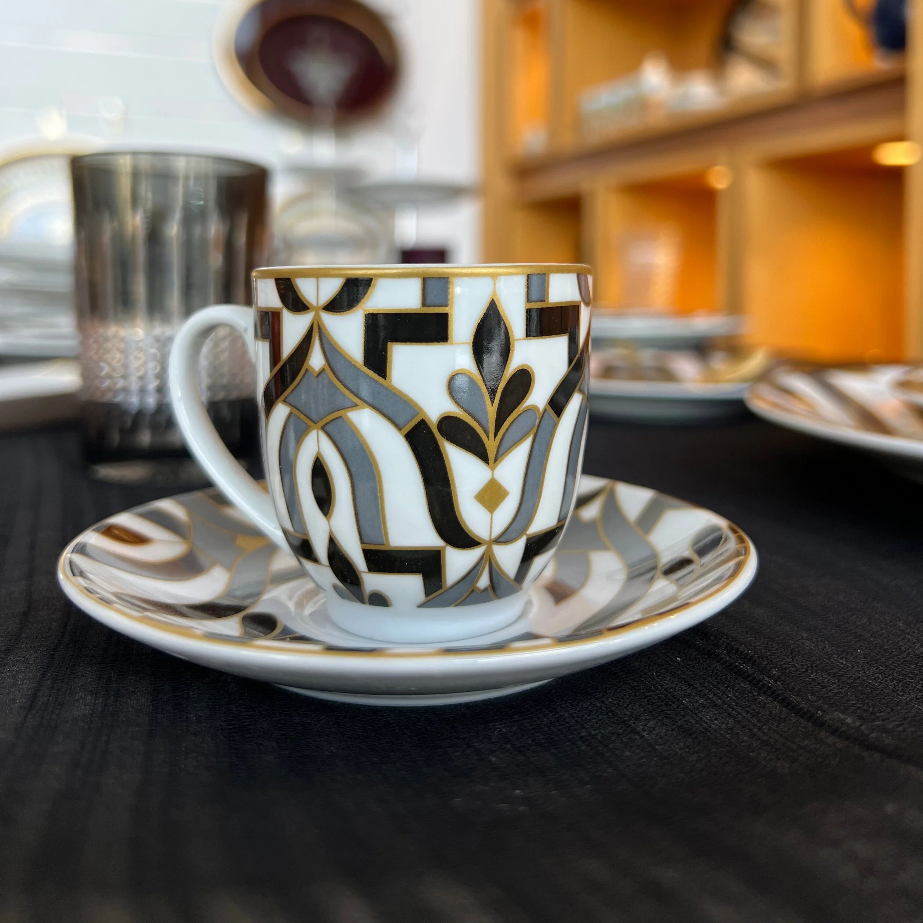Ensemble de 6 tasses et 6 sous-tasses à café noires – Arabesque