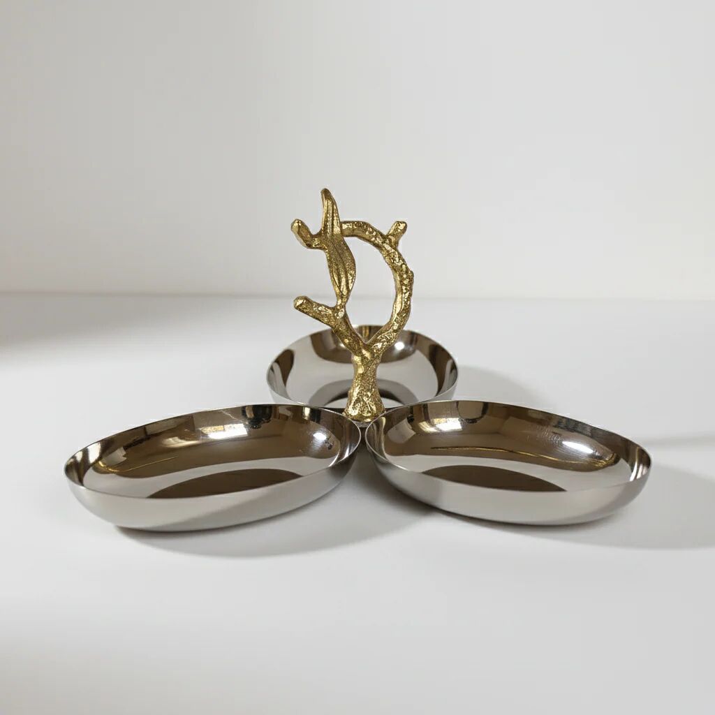 Trois coupelles ovales en inox