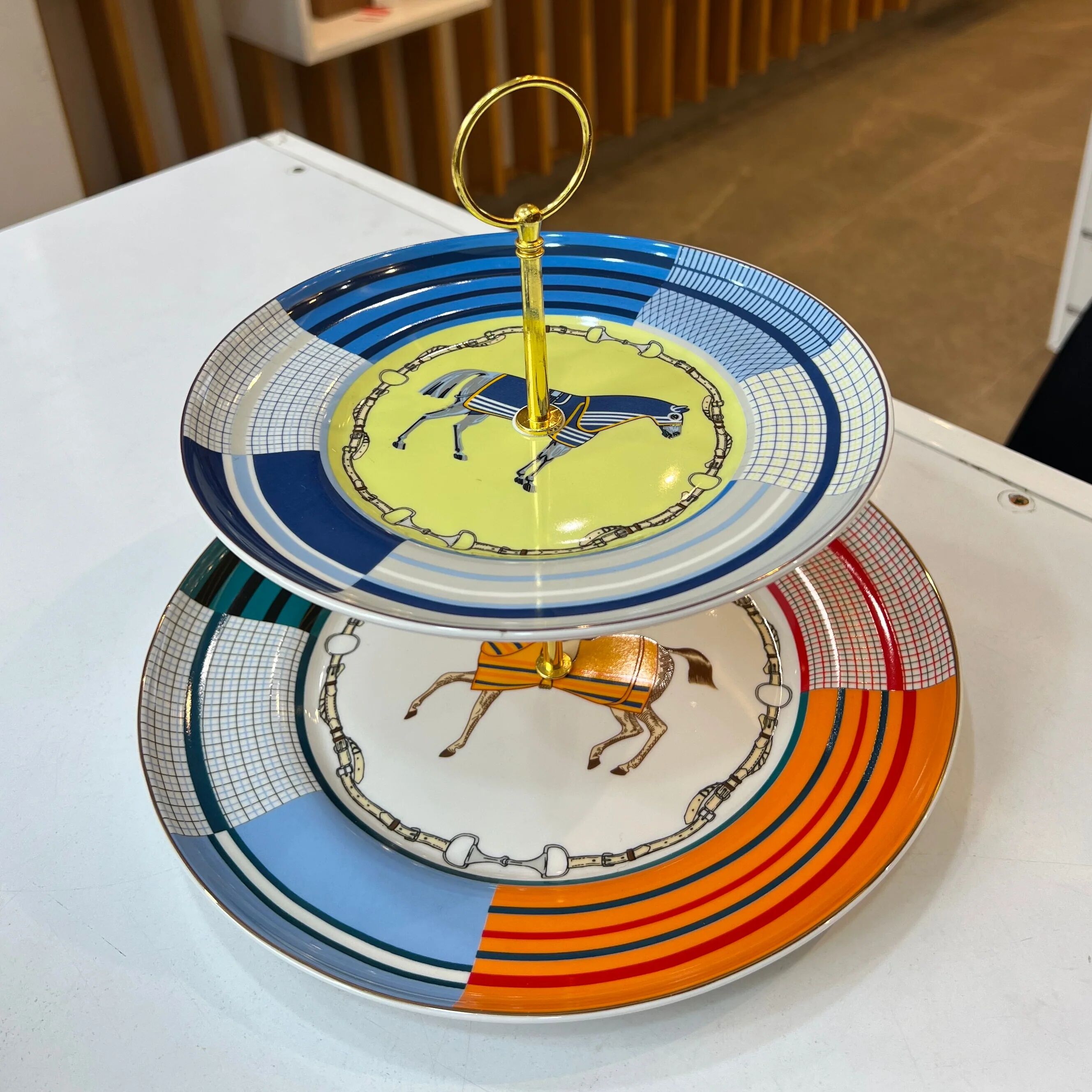 Présentoir à deux étages - Le Cavalier thumbnail 4