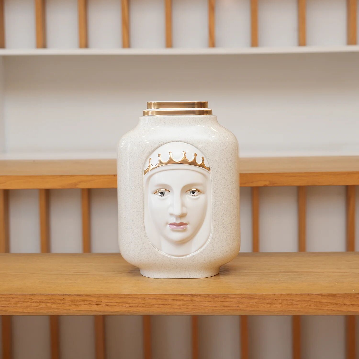 VASE FACE STATUE thumbnail 1